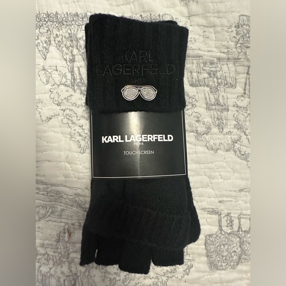 Karl Lagerfeld Accessories - KARL LAGERFELD PARIS
Logo Flip Top Mittens nwt